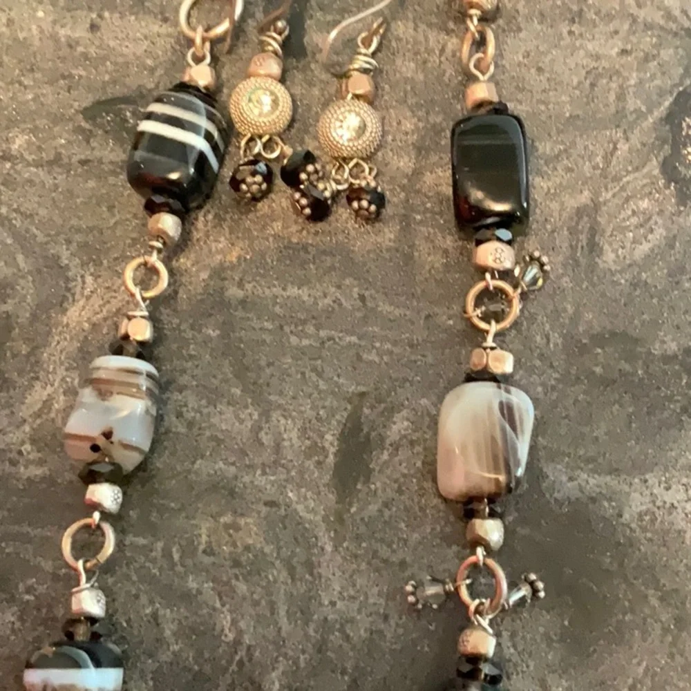 Glass bead black and cream necklace and earrings (3 for $15)